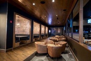 6 restaurants, breakfast, lunch, dinner served; American cuisine