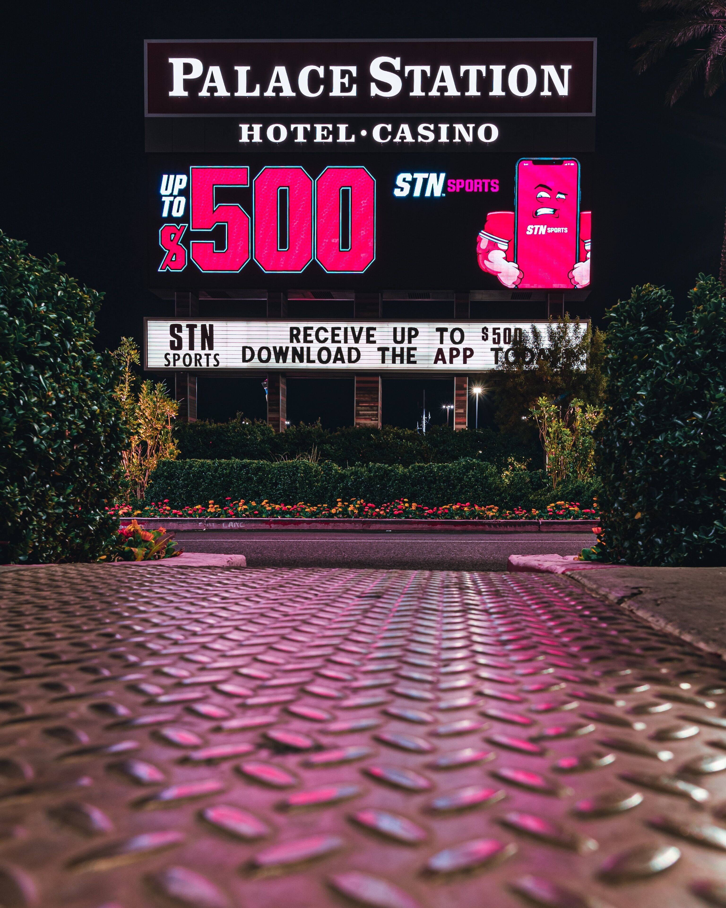 Placa do Palace Station Hotel-Casino anunciando uma promoção para STN Sports.