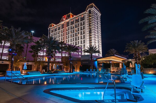 Seasonal outdoor pool, pool cabanas (surcharge), pool loungers - Palace Station Hotel and Casino (Las Vegas)