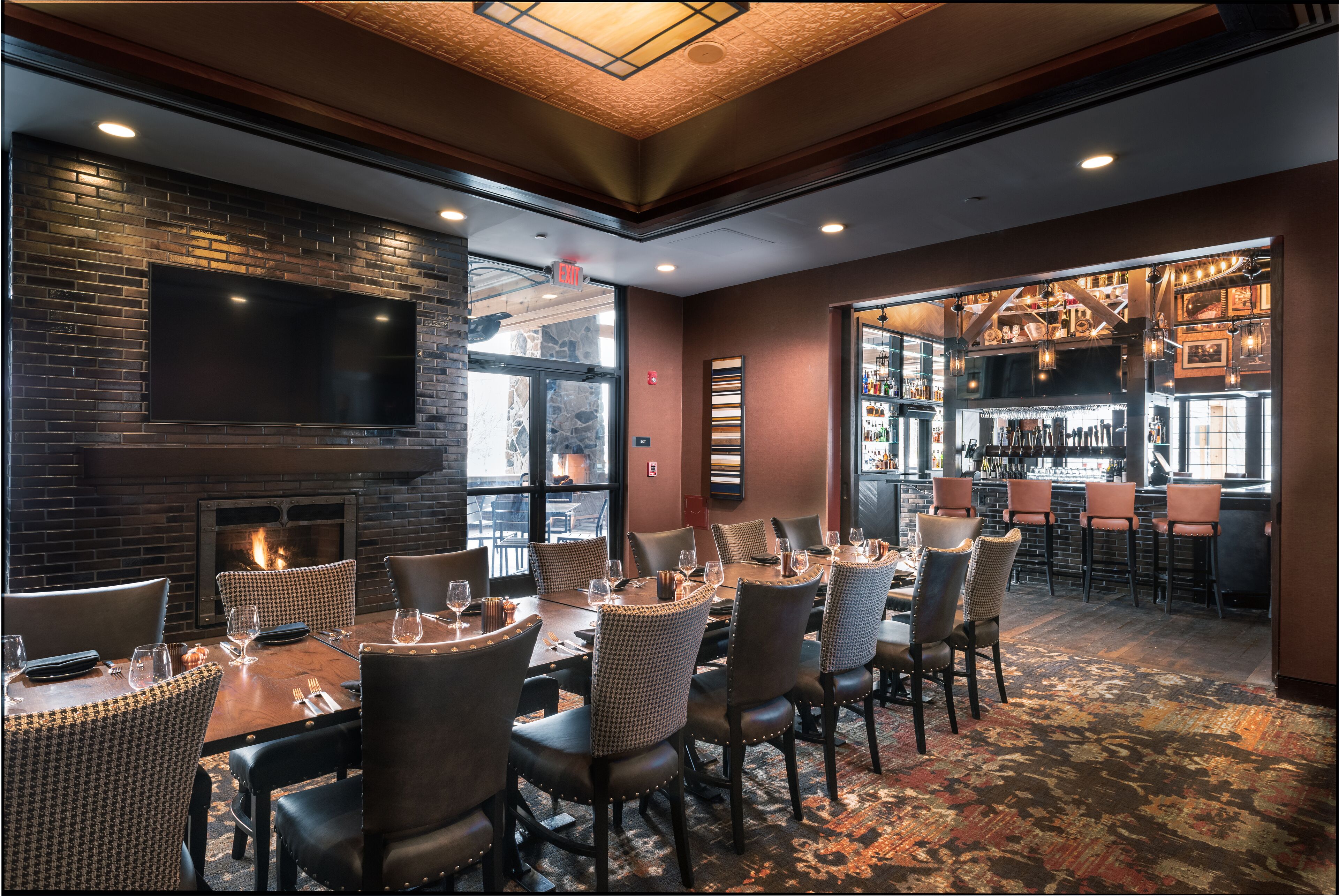 lunch and dinner served, american cuisine