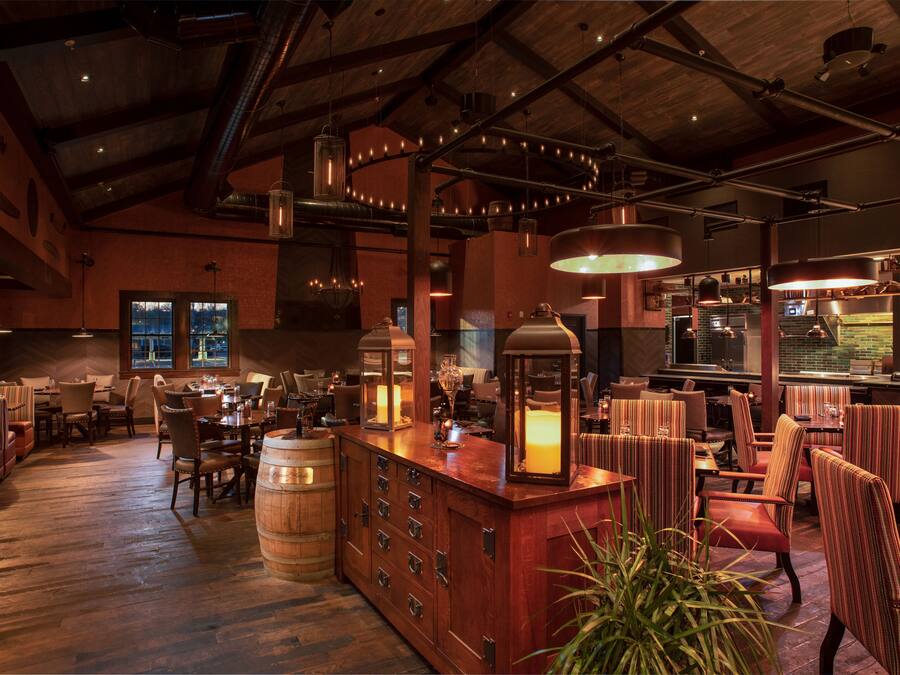 Lunch and dinner served, American cuisine