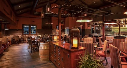 The Craftsman Inn & Suites