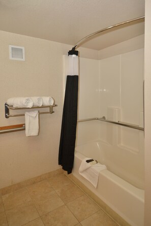 Luxury Single Room, Kitchenette | Bathroom shower