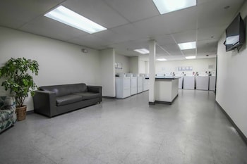 Laundry room at Sunrise Inn Hotel