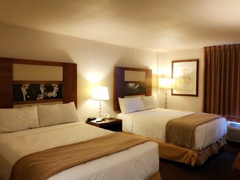 Deluxe Room, 2 Queen Beds (Non Smoking) | Desk, iron/ironing board, free WiFi, bed sheets at Sunrise Inn Hotel