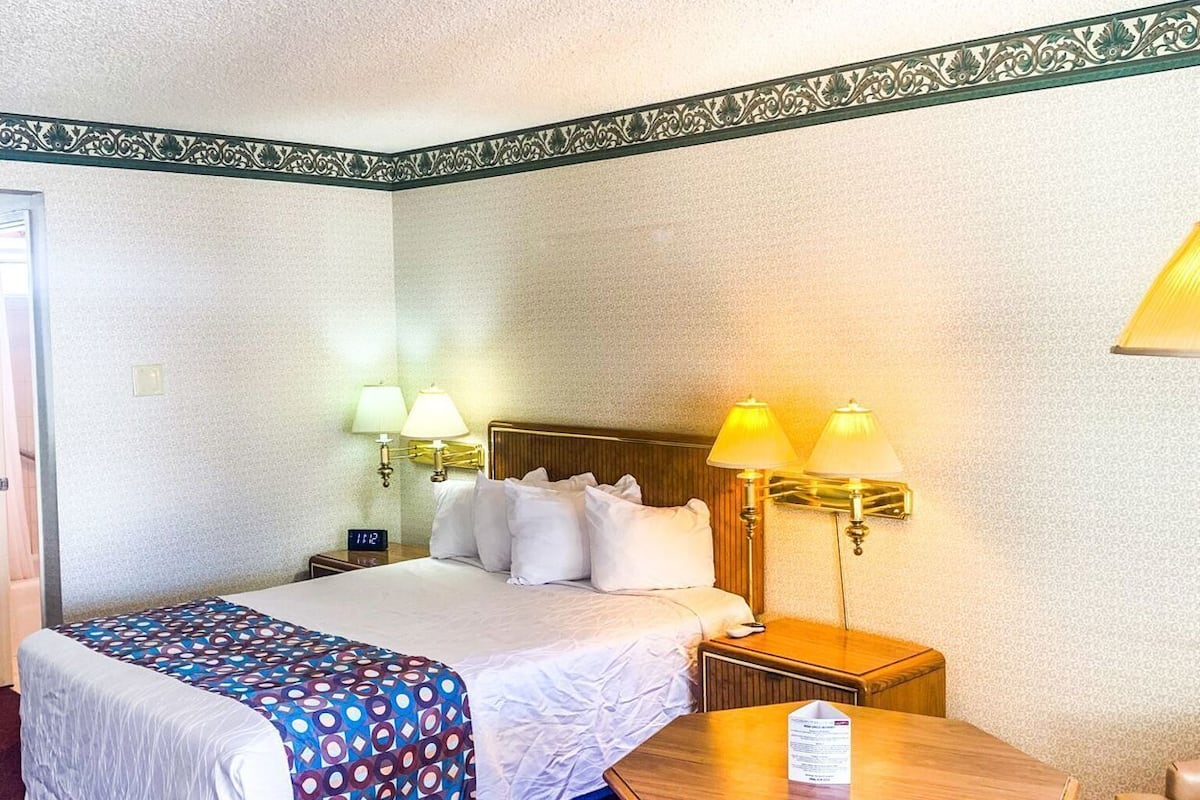 Desk, iron/ironing board, free WiFi, bed sheets