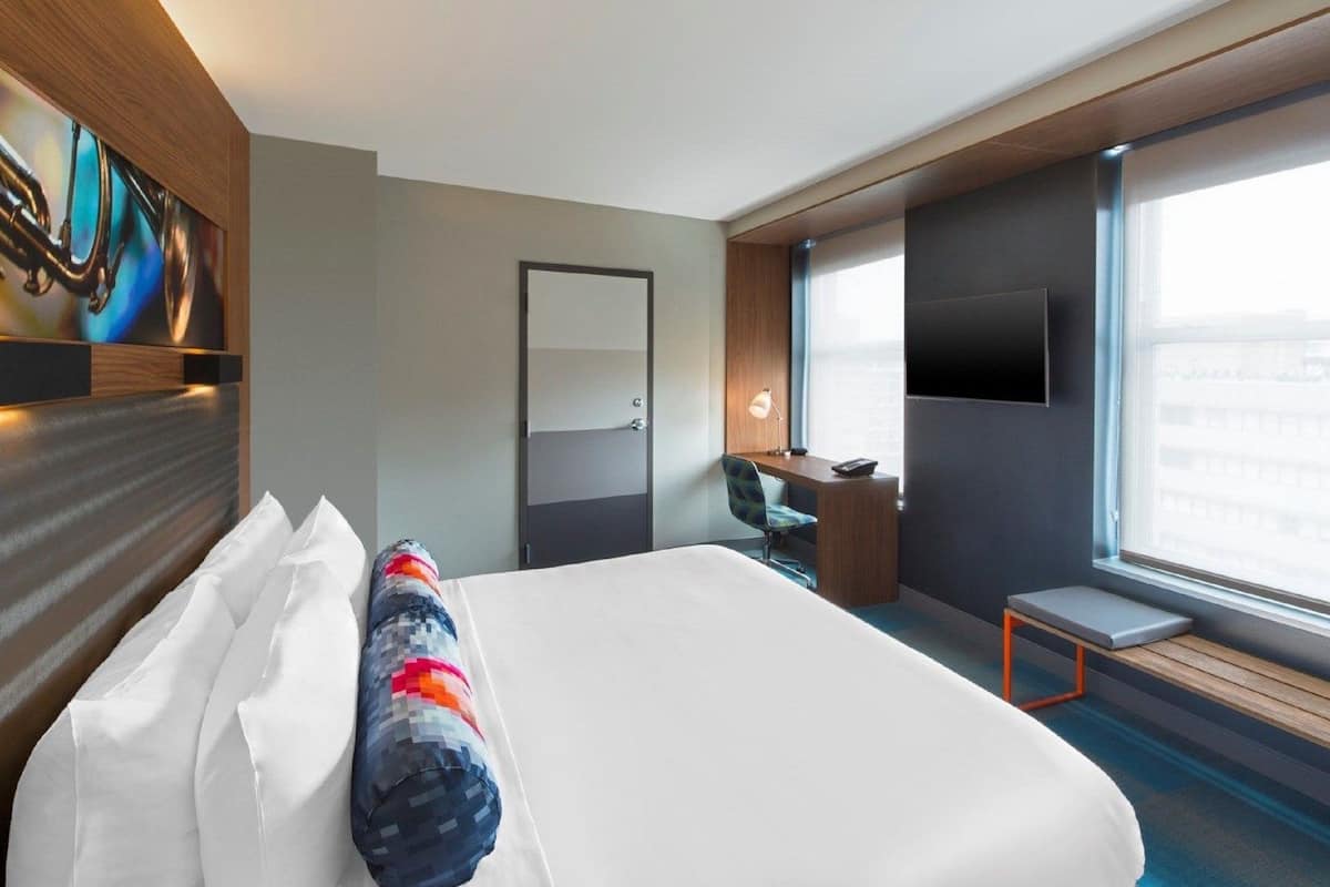 premium bedding, pillow-top beds, in-room safe, desk