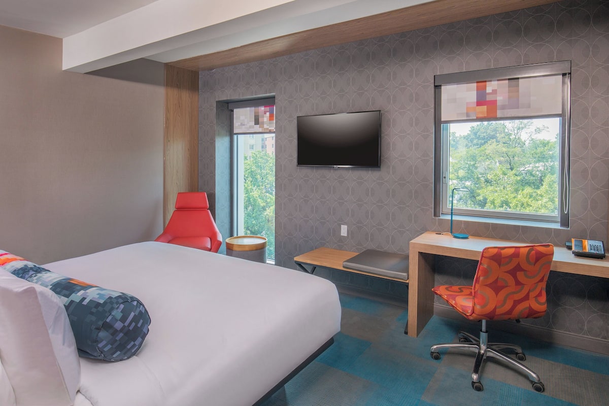 aloft, room, 1 king bed, non smoking | premium bedding, pillow-top beds, in-room safe, desk
