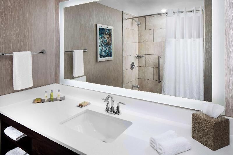 Baño | Tina con regadera y regadera con hidromasaje 