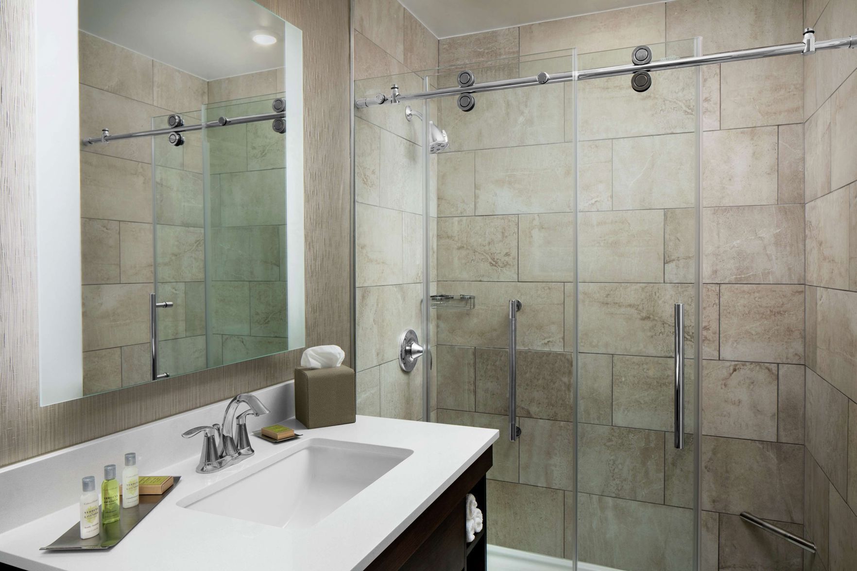 Baño | Tina con regadera y regadera con hidromasaje 