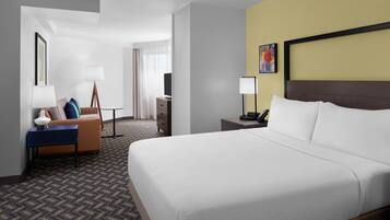 Studio, 1 King Bed with Sofa bed, Smoking | 1 bedroom, desk, laptop workspace, blackout drapes