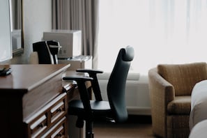 Chambre Affaires, 1 très grand lit | Literie de qualité supérieure, surmatelas, décoration personnalisée