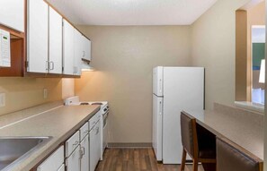 Deluxe Studio, 1 Queen Bed with Sofa bed, Non Smoking | Private kitchenette | Fridge, microwave, oven, stovetop