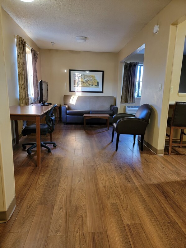 Deluxe Studio, 1 Queen Bed with Sofa bed, Non Smoking | Living area | 32-inch flat-screen TV with cable channels, TV