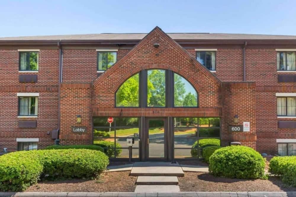 Suburban Studios Cary – RDU Airport