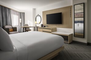 King nonsmoking | Premium bedding, in-room safe, desk, laptop workspace