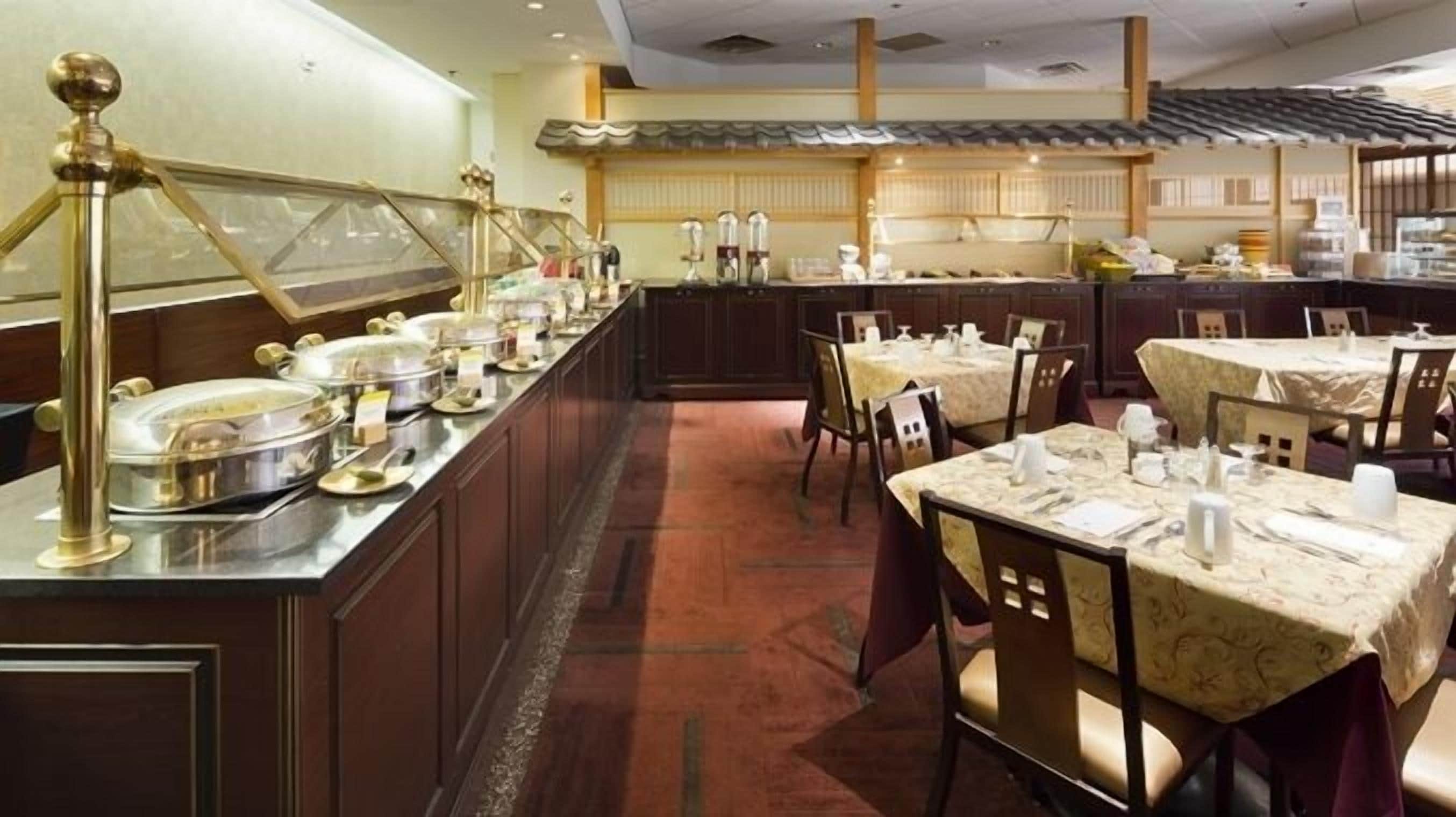 Sarapan lengkap setiap hari (USD 24.95 per orang)