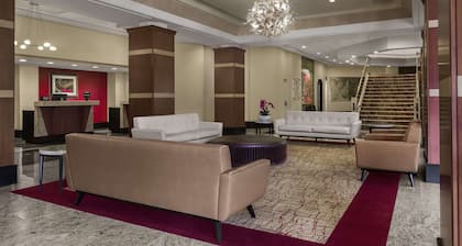 DoubleTree by Hilton Fort Lee - George Washington Bridge