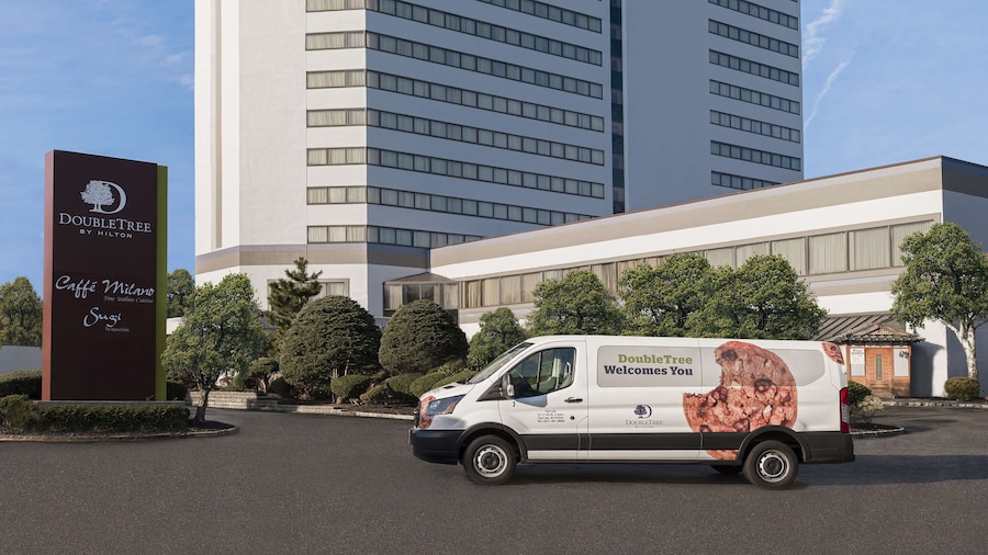 DoubleTree by Hilton Fort Lee - George Washington Bridge