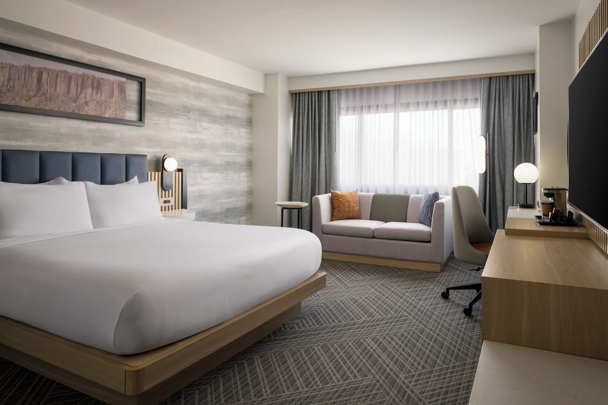 Executive, One King Bed, Non-Smoking | Premium bedding, in-room safe, desk, laptop workspace