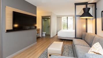 Ropa de cama de alta calidad, escritorio y cortinas blackout