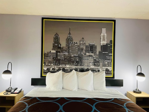 Super 8 by Wyndham Gloucester