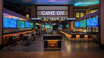 5 restaurants, breakfast, lunch, dinner served; American cuisine