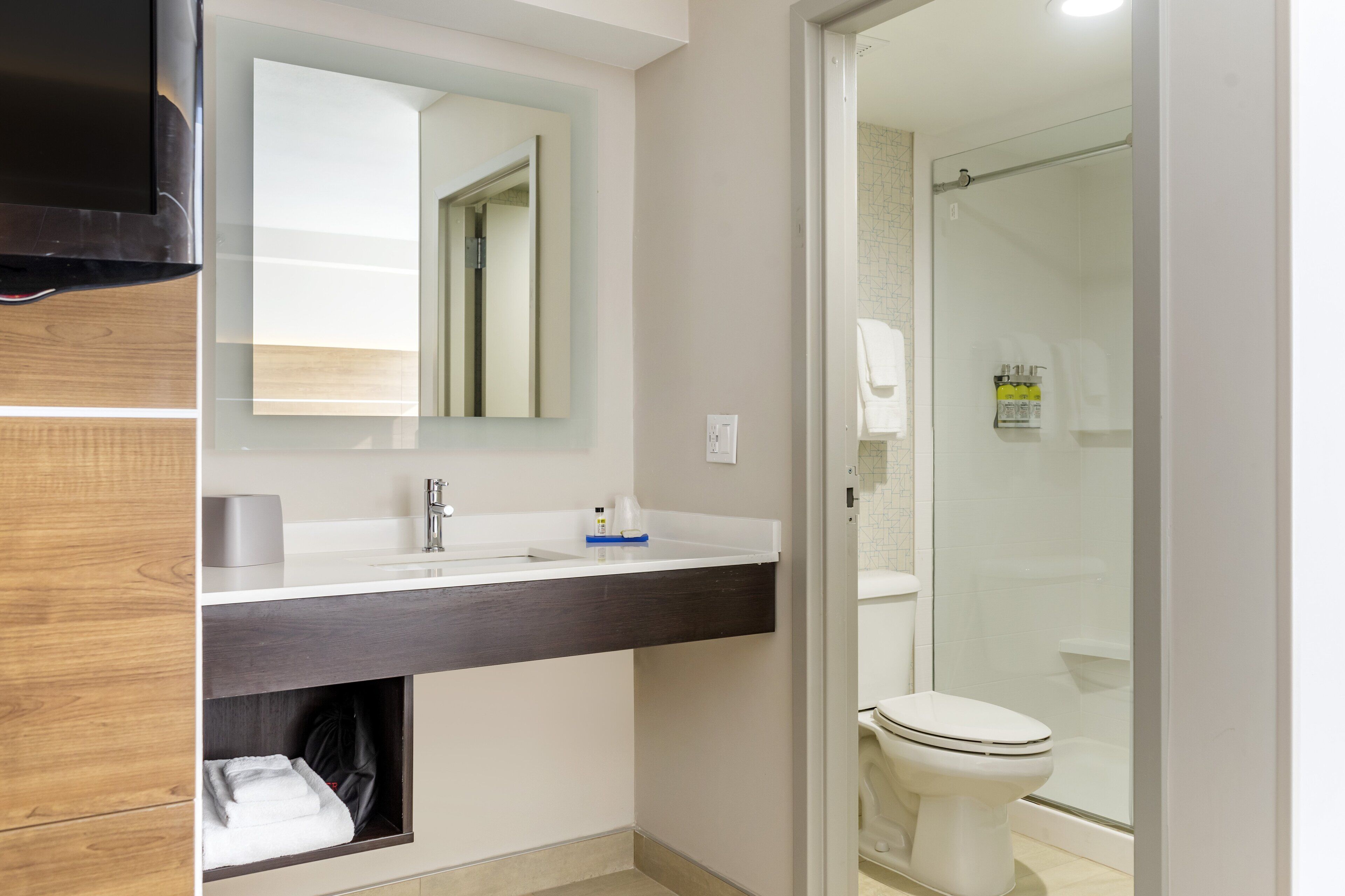 1 bedroom, in-room safe, individually furnished, desk