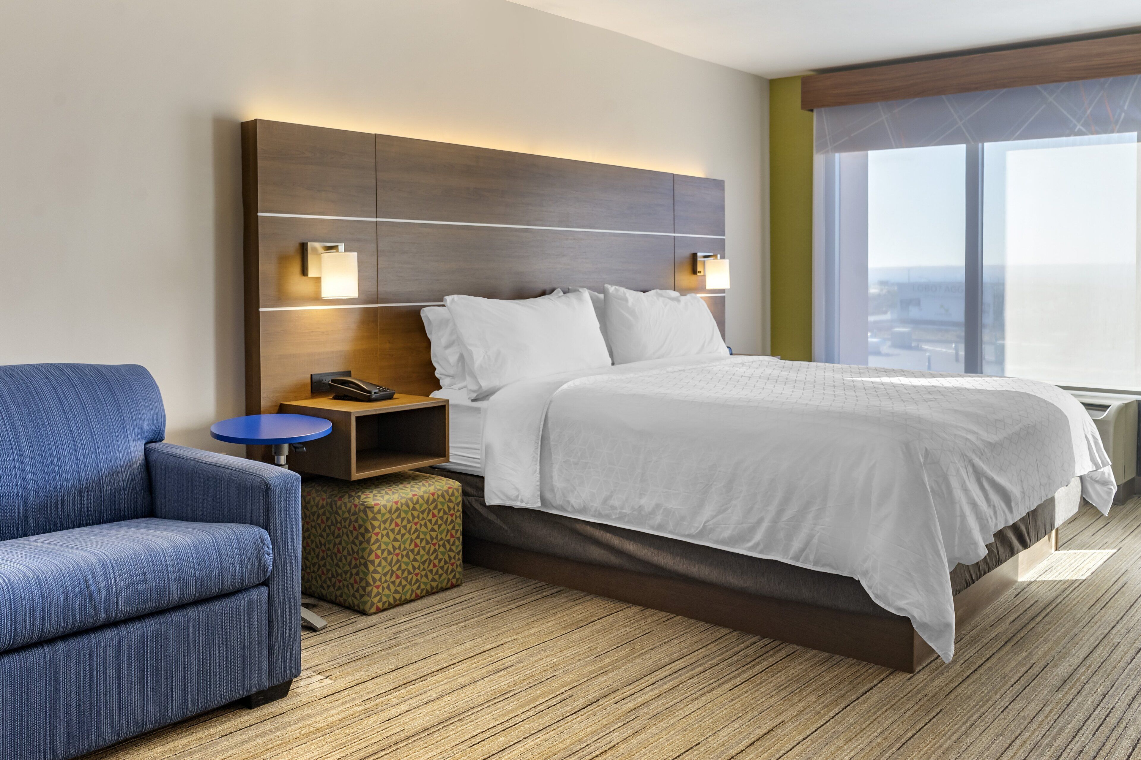 Suite, 1 cama de matrimonio grande con sofá cama | Caja fuerte, mobiliario individual, escritorio