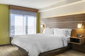 Suite, 1 cama King size y sofá cama | Caja de seguridad en la habitación, muebles diferentes y escritorio 