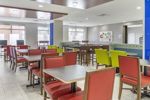 Free buffet breakfast  - Holiday Inn Express Hotel & Suites Albuquerque Midtown by IHG (Albuquerque)