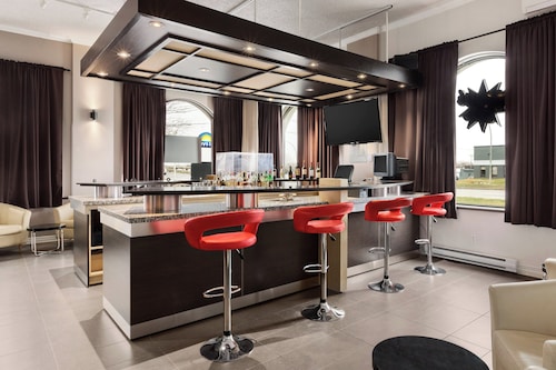 Days Inn & Conference Centre by Wyndham Montreal Airport