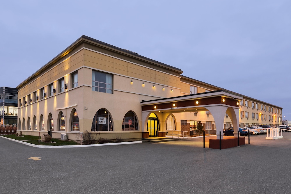 Days Inn & Conference Centre by Wyndham Montreal Airport