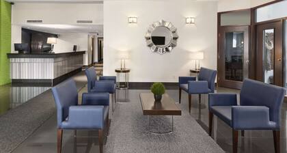 Days Inn & Conference Centre by Wyndham Montreal Airport
