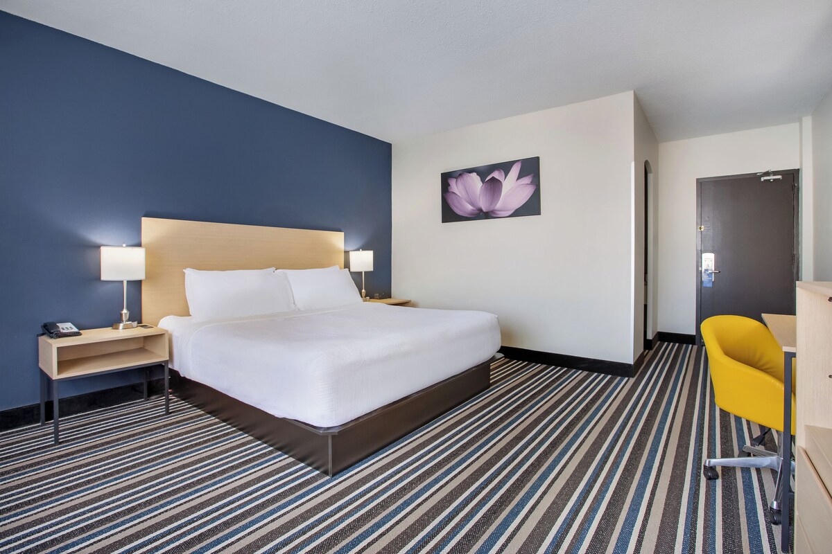 Desk, iron/ironing board, free WiFi, bed sheets