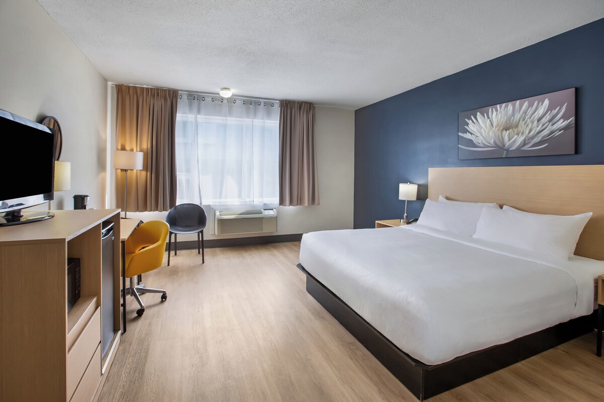 Desk, iron/ironing board, free WiFi, bed sheets