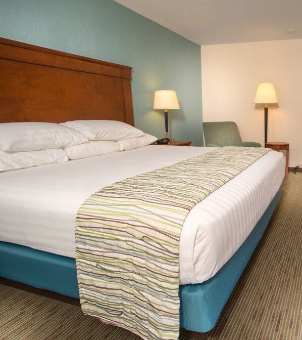 Desk, laptop workspace, blackout drapes, iron/ironing board - Drury Inn & Suites Cape Girardeau (Cape Girardeau)