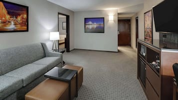 書桌、筆電工作空間、遮光布/窗簾、熨斗/熨衣板