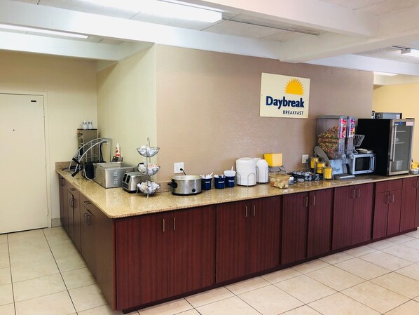 Buffet déjeuner gratuit tous les jours