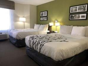 Rom – standard, 2 queensize-senger, ikke-røyk, kjøleskap og mikrobølgeovn | Skrivebord, blendingsgardiner, lydisolert og strykejern/-brett