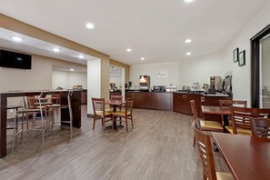 Free daily continental breakfast  - Sleep Inn Grand Island North (Grand Island)