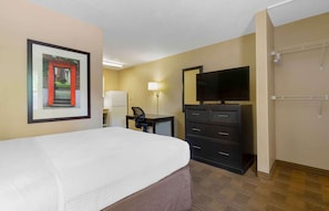 Studio, 1 Queen Bed, Accessible, Non Smoking | Desk, iron/ironing board, free WiFi, bed sheets