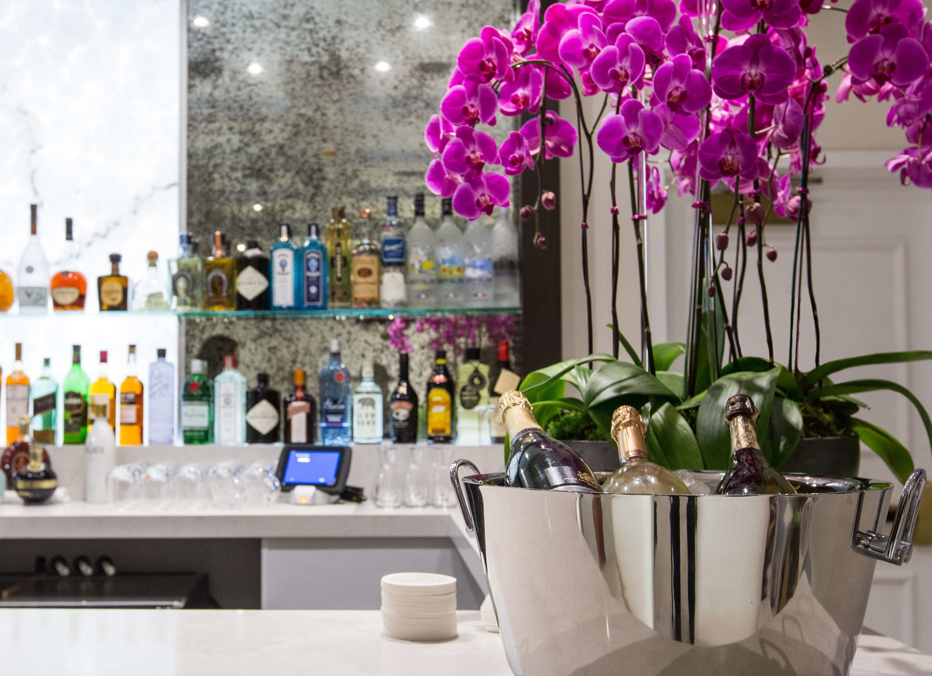 breakfast, lunch, dinner served; californian cuisine