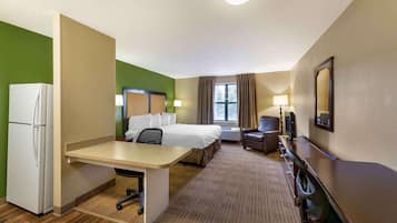 Studio, 1 King Bed, Non Smoking | Desk, laptop workspace, iron/ironing board, free WiFi