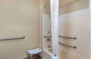 Studiolejlighed - 1 queensize-seng - handicapvenligt - ikke-ryger | Badeværelse | Kombination af bruser/badekar, gratis toiletartikler, hårtørrer