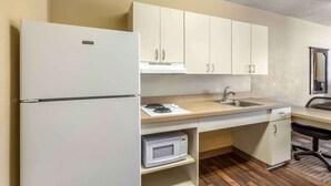 A compact kitchen with a refrigerator, microwave, sink, and cabinets. - Extended Stay America Select Suites Chicago Downers Grove (Downers Grove)