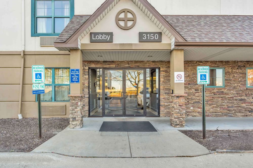 Extended Stay America Select Suites Chicago Downers Grove