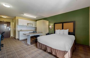Studio, 1 Queen Bed, Non Smoking | Desk, blackout drapes, iron/ironing board, free WiFi