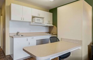 Desk, blackout drapes, iron/ironing board, free WiFi - Extended Stay America Suites Chicago Gurnee (Gurnee)