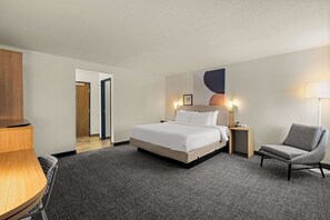 办公桌、遮光窗帘、熨斗/熨衣板、免费 WiFi